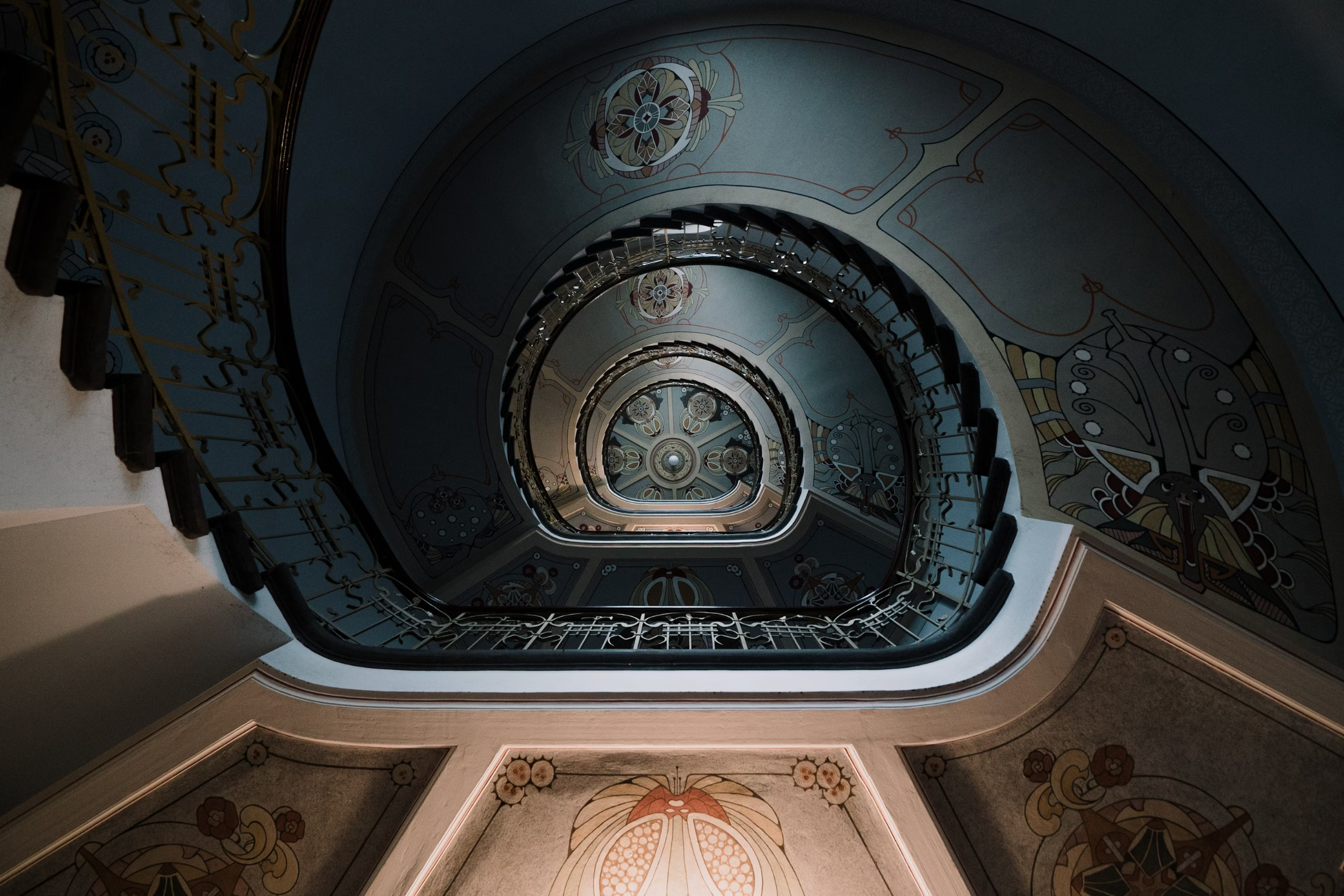 Art Nouveau : L'Harmonie Artistique Inspirée par la Nature