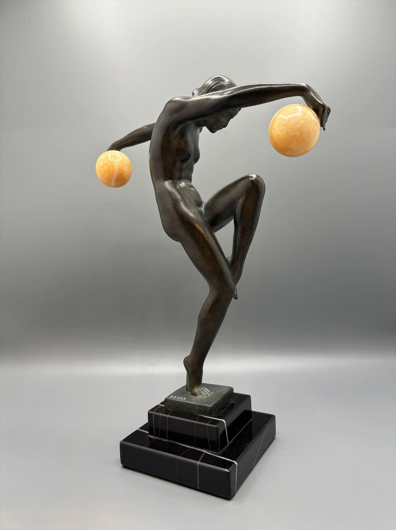 Sculpture "Danseuse aux boules" Denis