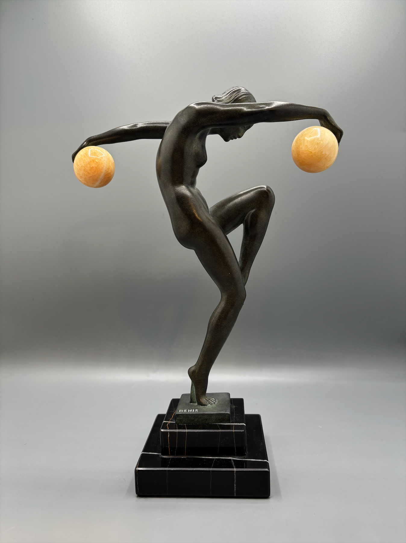 Sculpture "Danseuse aux boules" Denis