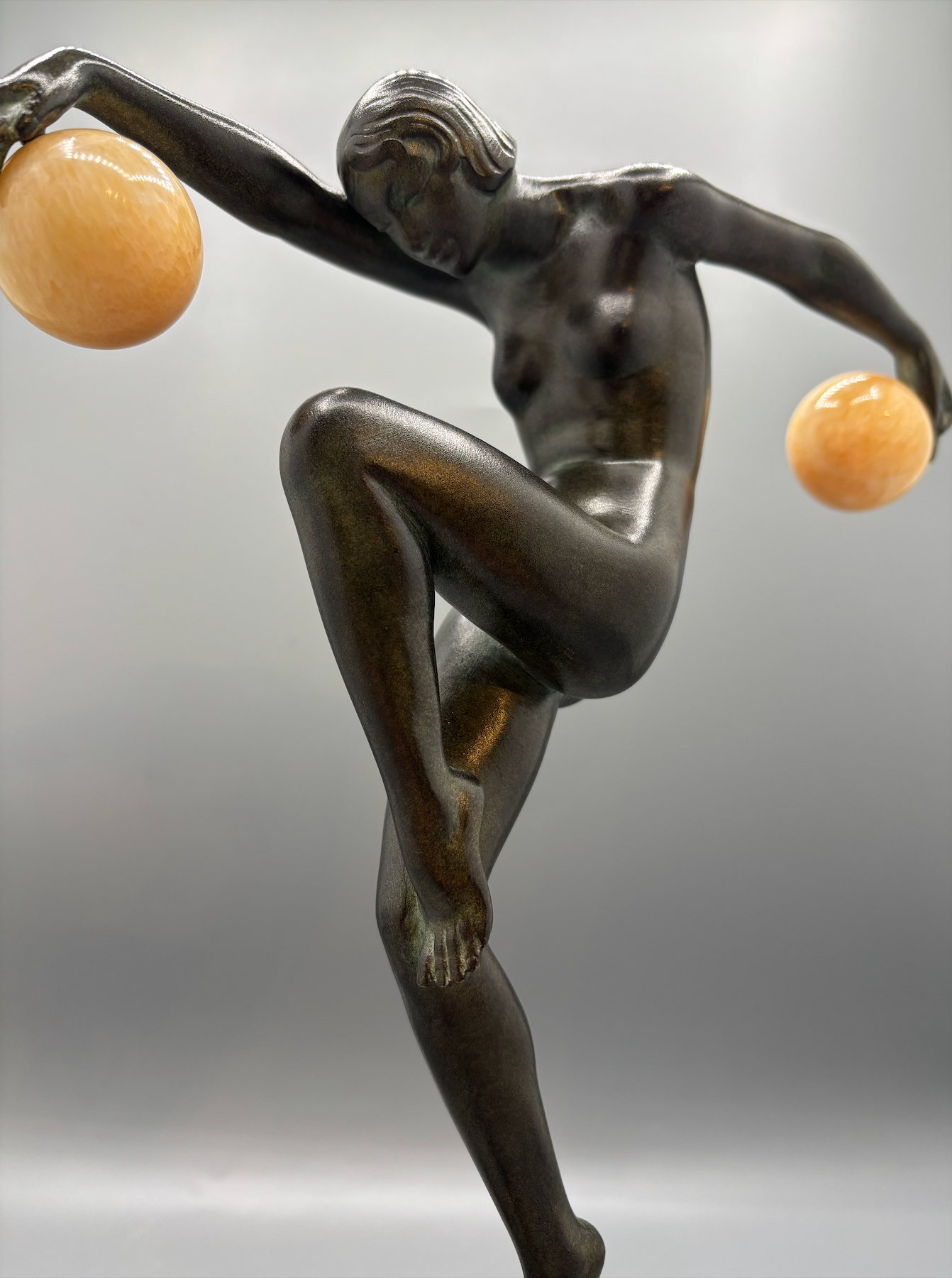 Sculpture "Danseuse aux boules" Denis