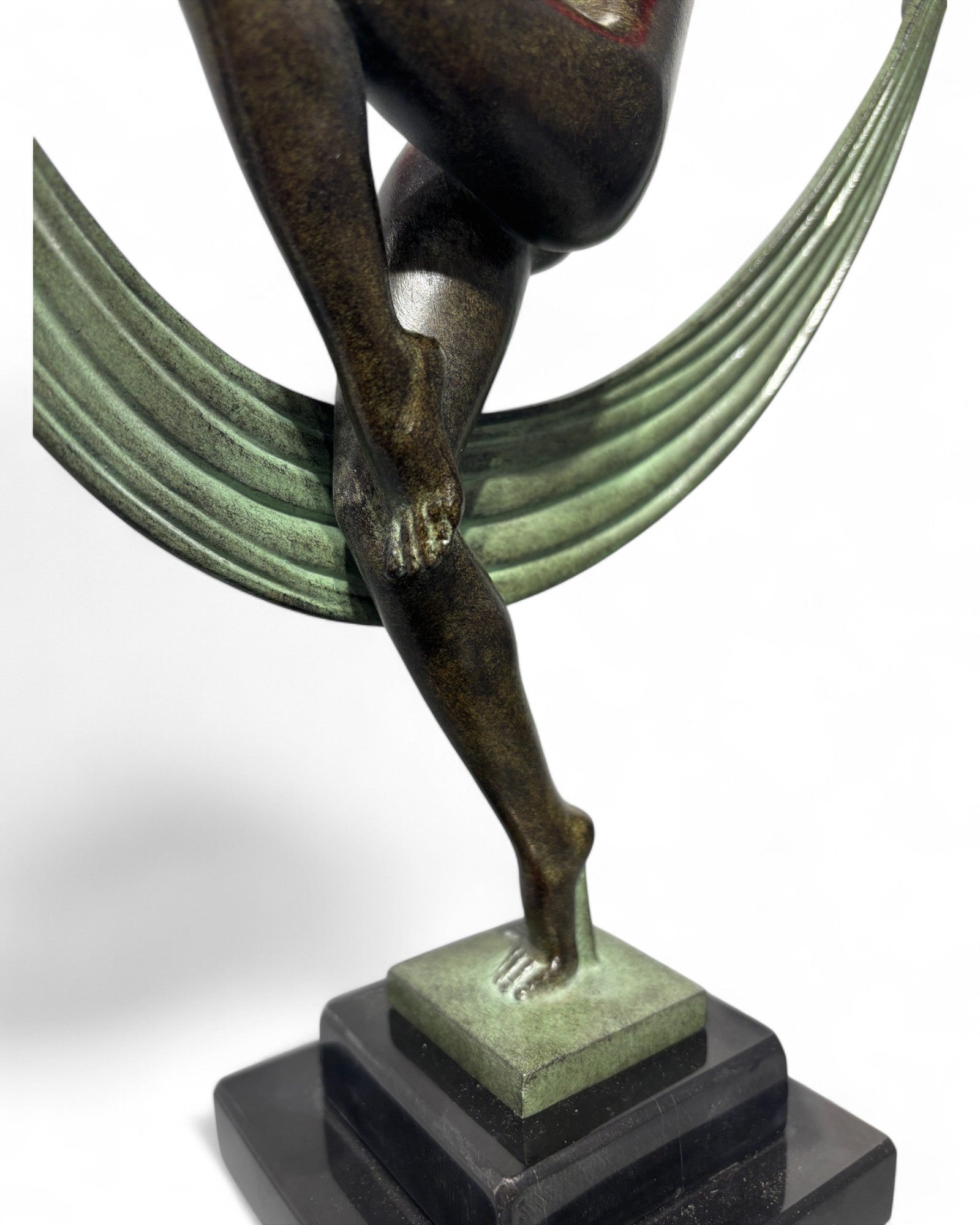 Sculpture "Folie" Denis, de style Art Déco avec cachet de fondeur Le Verrier.